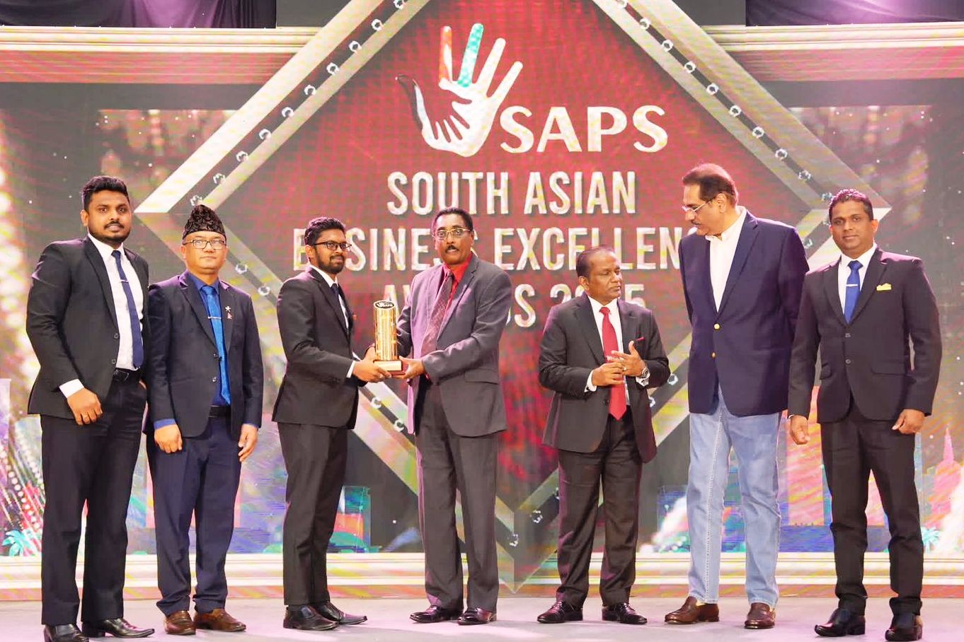 දකුණු ආසියානු ව්‍යාපාර විශිෂ්ටතා සම්මාන උලෙළේදී රෝයල් නර්සින් හෝම් සම්මාන දිනයි