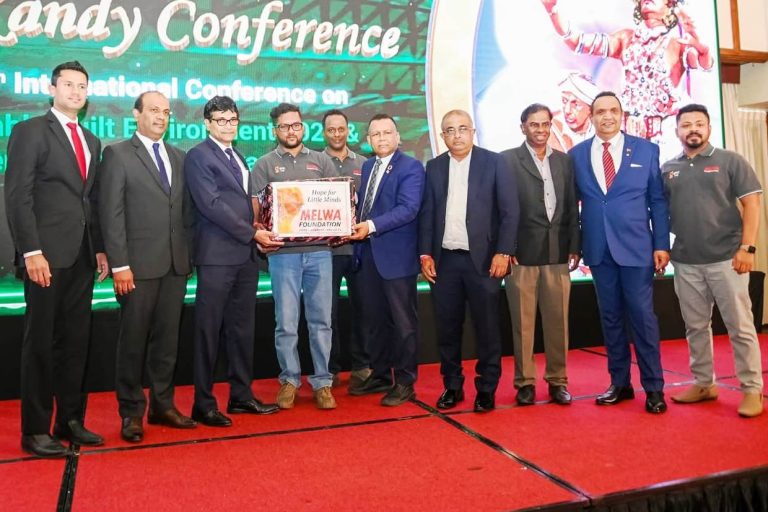 Melwa දිත්වා සුළි කුණාටුවෙන් විපතට පත් දරුවන්ට පාසල් උපකරණ පරිත්‍යාග කරයි