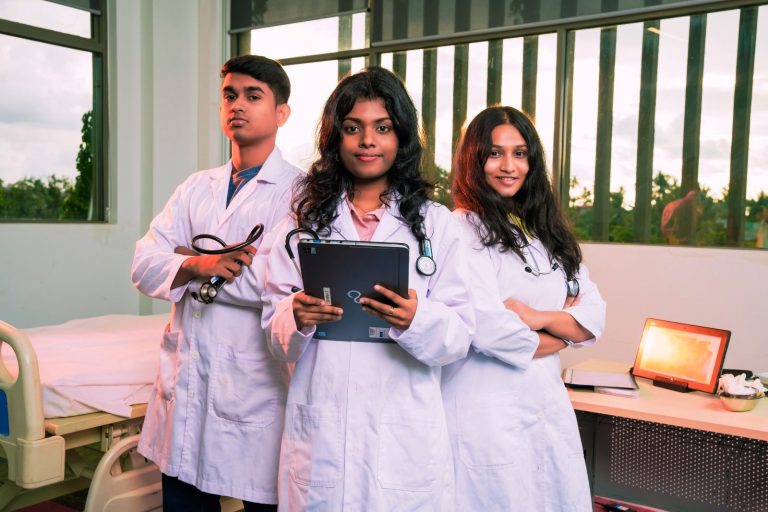 IIHS Biological Foundation Programme සාමාන්‍ය පෙළෙන් පසු ගෝලීය සෞඛ්‍ය වෘත්තිවලට නව මාවතක් විවර කරයි
